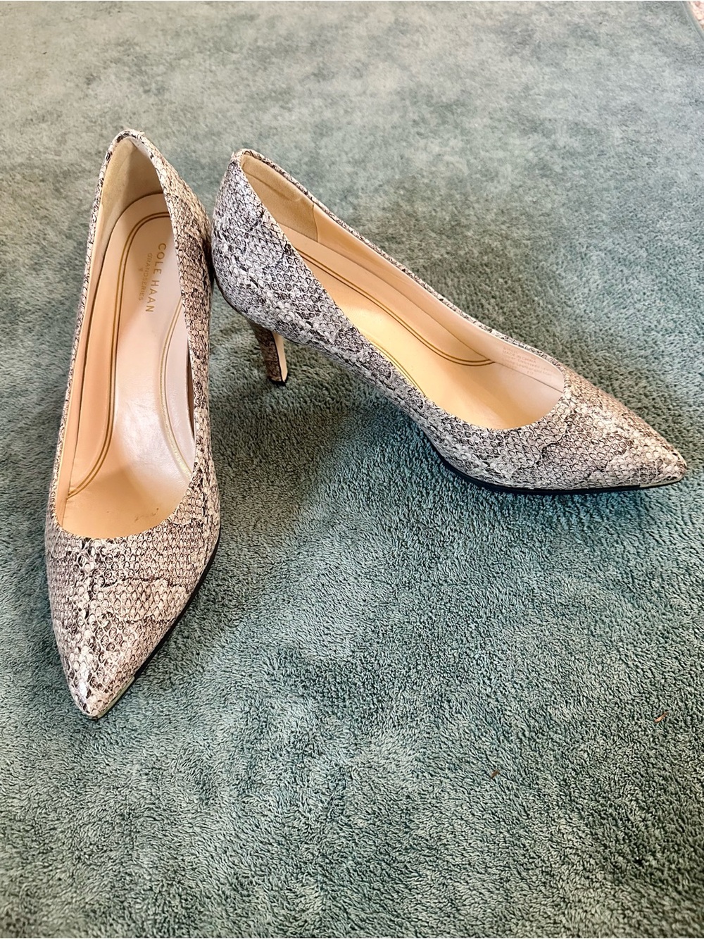 Cole Haan Snakeskin Print Pointed Toe Pumps Size 9B
